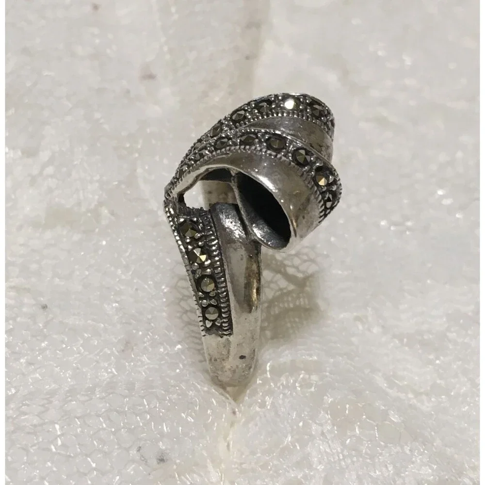 Vintage Sterling Silver Ring Womens Sz 8.25 Ribbon Bow design Marcasite Accents